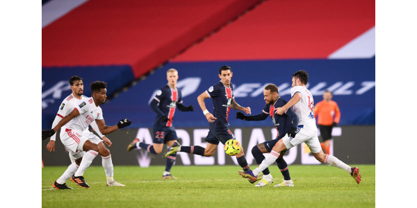 Neymar è stato nuovamente ferito in modo doloso dagli avversari